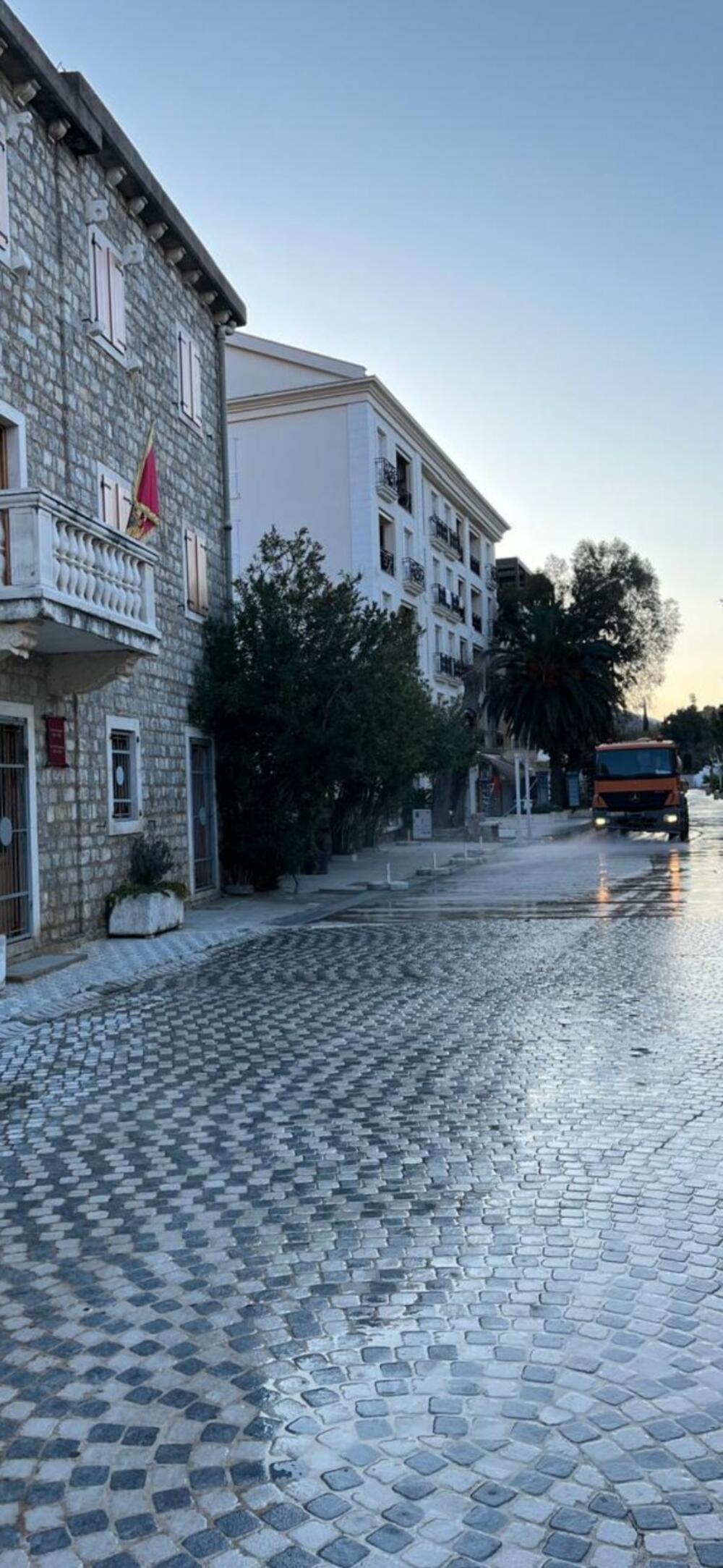 <p>Unaprijeđena urednost najposjećenijih javnih površina na području metropole turizma</p>