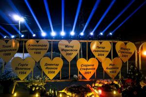 Bijela srca sa imenima žrtava: Godišnjica tragedije u Sjevernoj...