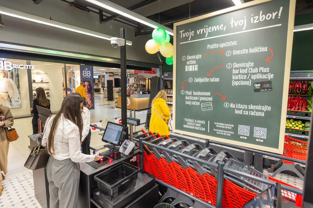 <p>Renovirana Aroma u Kamelija Shopping Centru od danas je otvorena za kupce, donoseći savremeniji izgled prodavnice i unaprijeđeno iskustvo kupovine na jednoj od najpoznatijih lokacija za svakodnevnu kupovinu.</p>