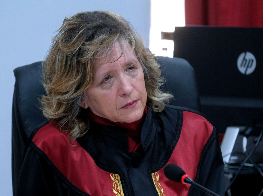 <p>Prema nezvaničnim informacijama "Vijesti", sudije Snežana Armenko, Faruk Resulbegović i Momirka Tešić bili su za to da se pokrene postupak za ocjenu ustavnosti zakona kojim je potvrđen sporazum, dok su Desanka Lopičić, Nikola Mugoša i Jovan Jovanović bili protiv toga</p>