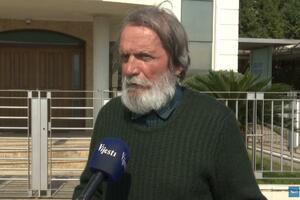 Podgoričanin danima štrajkuje glađu ispred Ambasade Slovenije,...