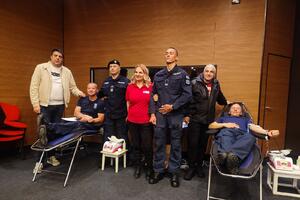 Tivat: Krv dali i zaposleni u lokalnoj upravi, pripadnici Službe...