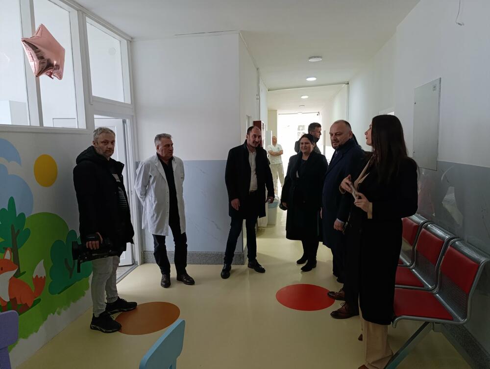 <p>"Poslije 20 godina ovo je prvo značajnije ulaganje u prostorije Doma zdravlja. Dječji dispanzer smo prilagodili našim najmlađim sugrađanima kako bi njihov boravak bio što prijatniji i što bezbolniji", kazao je direktor Doma zdravlja Pljevlja, Marko Terzić</p>