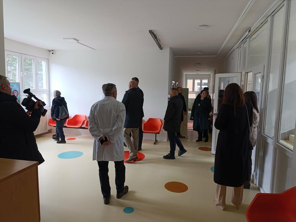 <p>"Poslije 20 godina ovo je prvo značajnije ulaganje u prostorije Doma zdravlja. Dječji dispanzer smo prilagodili našim najmlađim sugrađanima kako bi njihov boravak bio što prijatniji i što bezbolniji", kazao je direktor Doma zdravlja Pljevlja, Marko Terzić</p>