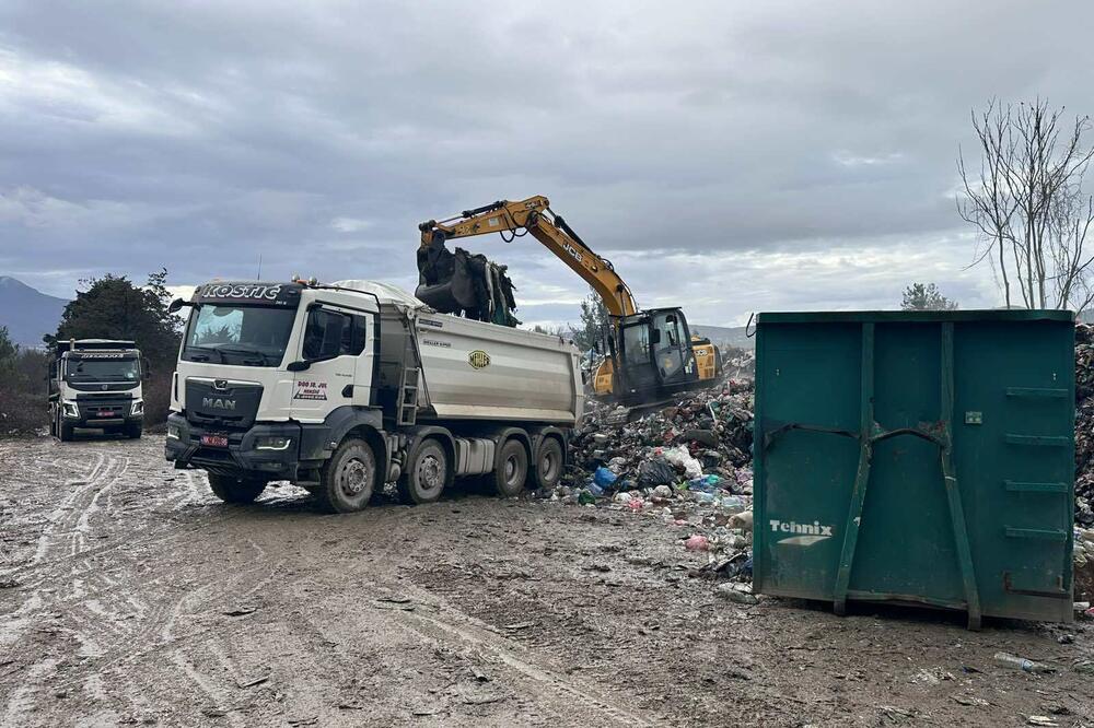 Smeće deponuju na Monteporanzu, Foto: Komunalno Tivat