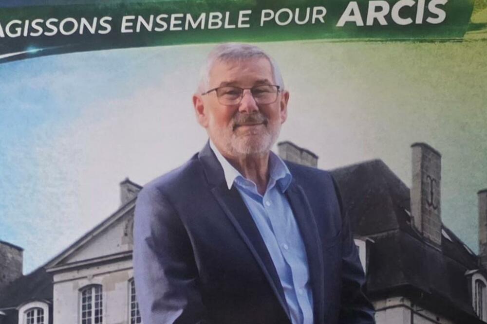 Predizborni plakat Šarla Hitlera naglašava njegovo "dokazano iskustvo" pred nedjeljno glasanje, Foto: BBC