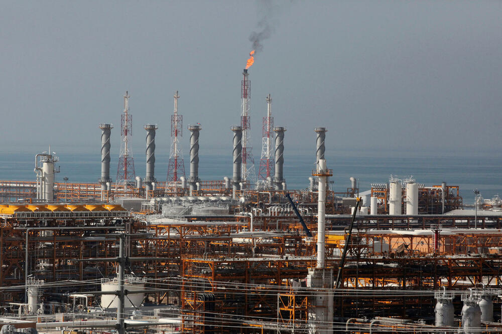 Djelimično izgrađena rafinerija gasa na polju gasa Južni Pars vidi se na sjevernoj obali Persijskog zaliva u Asalujehu, u Iranu, 22. januara 2014. godine, Foto: Beta/AP