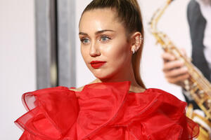 Majli Sajrus: Hrabra i bez izvinjenja