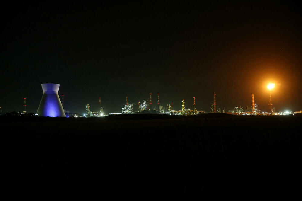 Rafinerija nafte u Haifi nakon iranskog napada koji, prema navodima izraelskog Ministarstva energetike, nije izazvao "značajnu štetu", Foto: Reuters