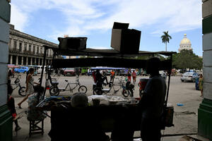 Bez proglašenja formalne blokade, Tramp i njegova administracija...