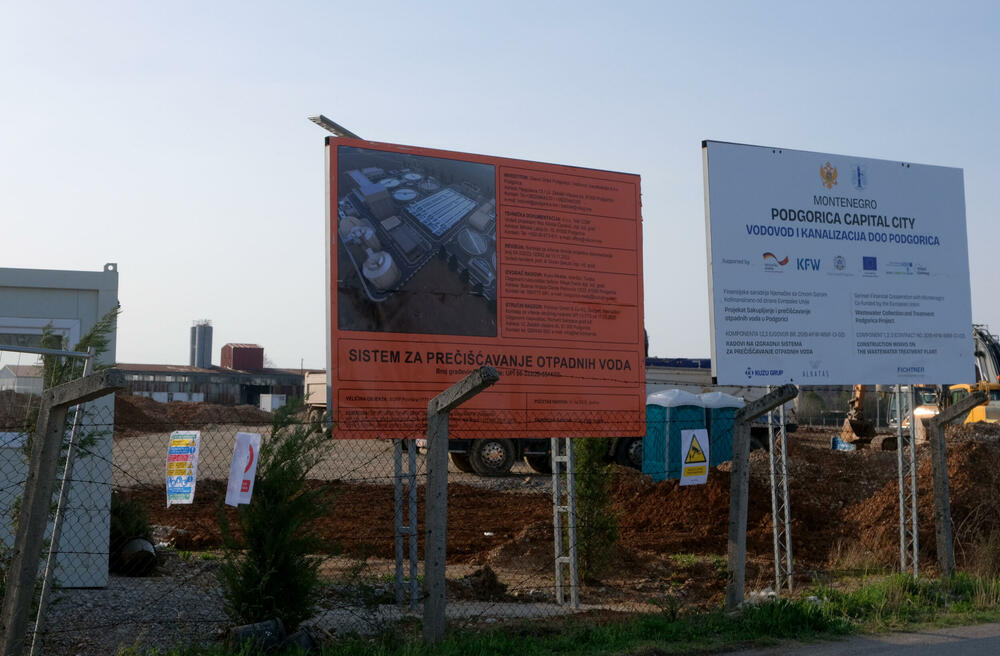 <p>Botunjani su se, kako su kazali, okupili jer slučaj zapaljene građevinske mašine još nema epilog, iako je o događaju obaviješteno Osnovno državno tužilaštvo u Podgorici, koje je naložilo policiji da prikupi potrebna obavještenja</p>