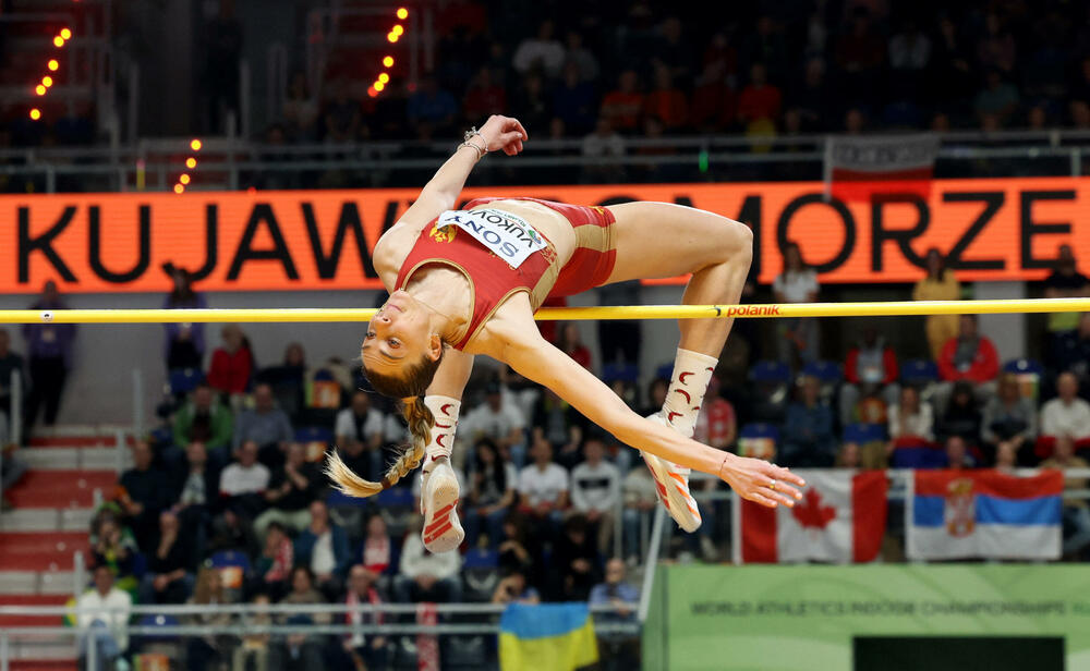 <p>Naša takmičarka u skoku uvis preskočila samo početnih 185 centimetra, a onda je tri puta rušila letvicu na 189 - jedina koja uz nju nije išla preko te visine u finalu bila je Lamara Distin sa Jamajke</p>