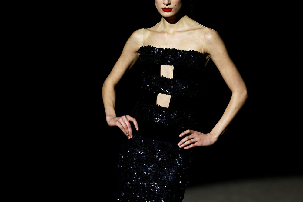 <p>Kreator Hanibal Laguna predstavio je svoju novu kolekciju haljima.</p>  <p>Modeli su predstavljeni tokom Mercedes-Benz nedjelje mode u Madridu.</p>