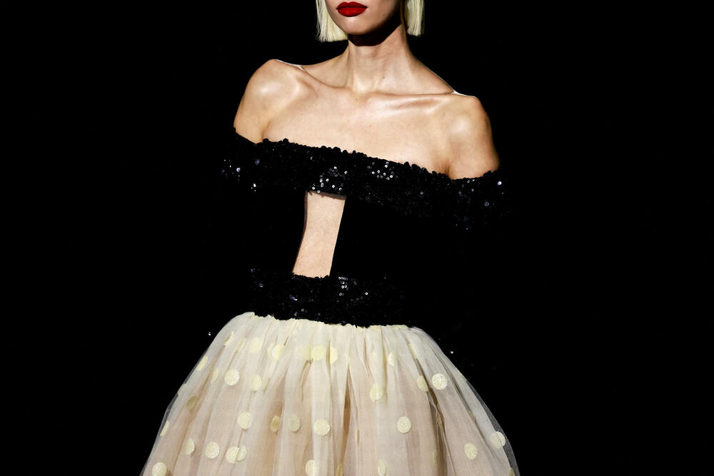 <p>Kreator Hanibal Laguna predstavio je svoju novu kolekciju haljima.</p>  <p>Modeli su predstavljeni tokom Mercedes-Benz nedjelje mode u Madridu.</p>