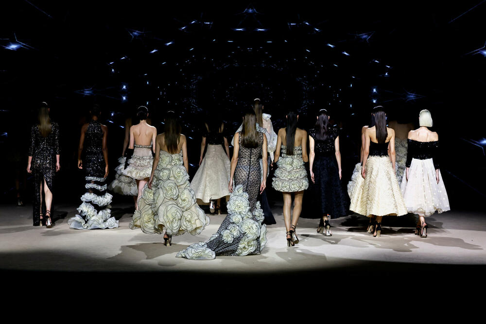 <p>Kreator Hanibal Laguna predstavio je svoju novu kolekciju haljima.</p>  <p>Modeli su predstavljeni tokom Mercedes-Benz nedjelje mode u Madridu.</p>