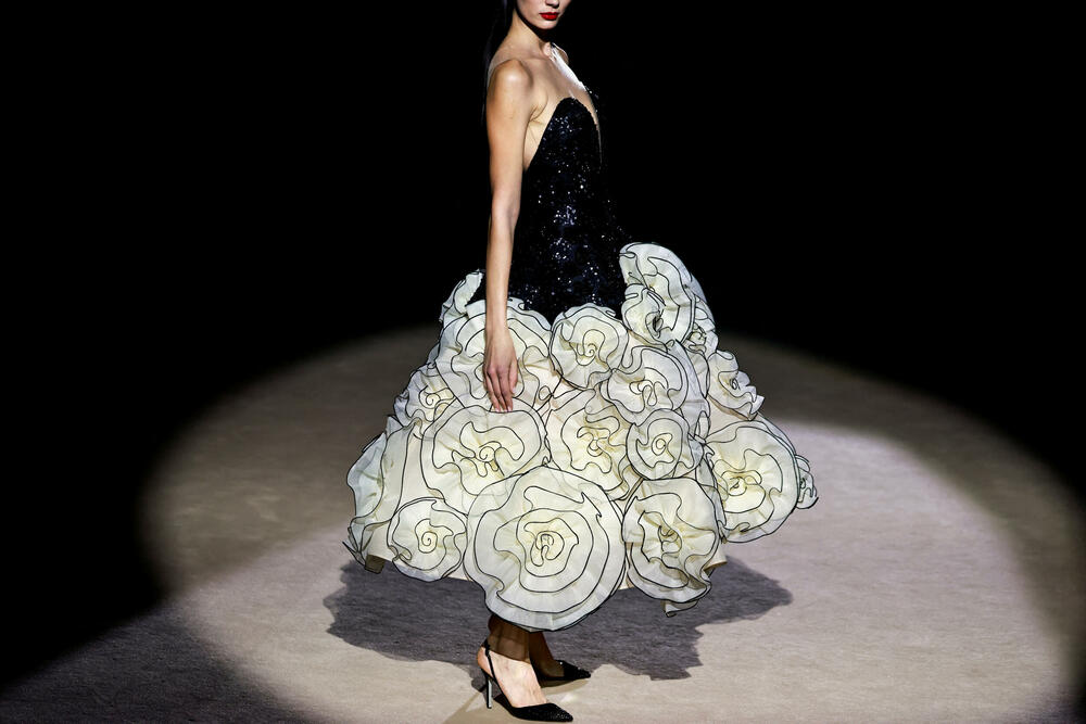 <p>Kreator Hanibal Laguna predstavio je svoju novu kolekciju haljima.</p>  <p>Modeli su predstavljeni tokom Mercedes-Benz nedjelje mode u Madridu.</p>