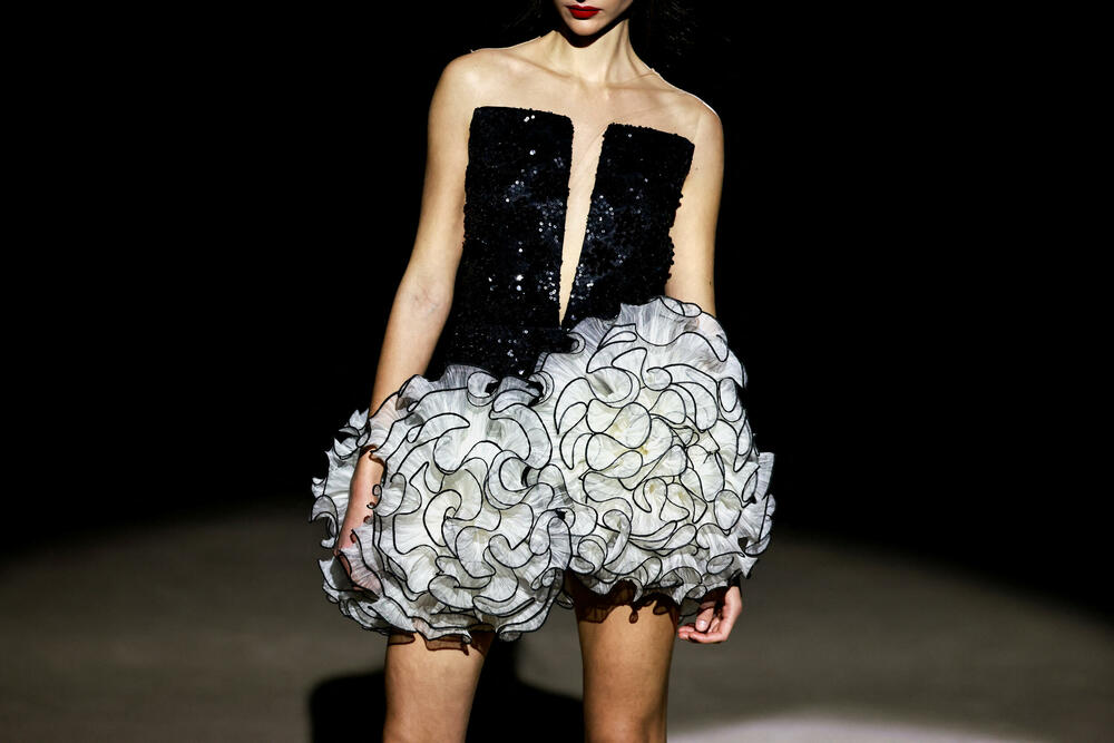 <p>Kreator Hanibal Laguna predstavio je svoju novu kolekciju haljima.</p>  <p>Modeli su predstavljeni tokom Mercedes-Benz nedjelje mode u Madridu.</p>