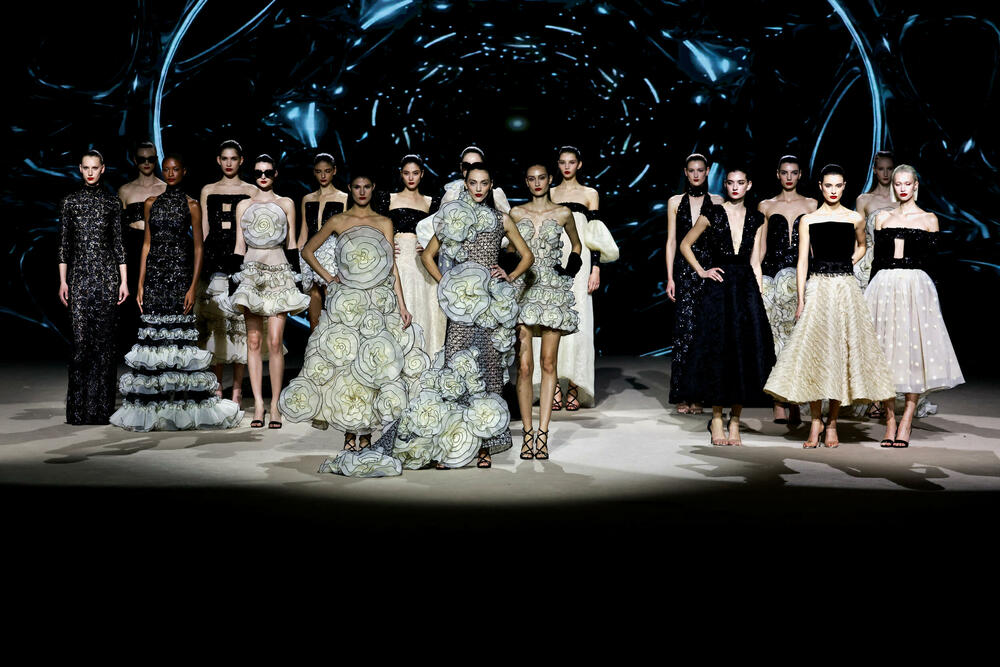 <p>Kreator Hanibal Laguna predstavio je svoju novu kolekciju haljima.</p>  <p>Modeli su predstavljeni tokom Mercedes-Benz nedjelje mode u Madridu.</p>