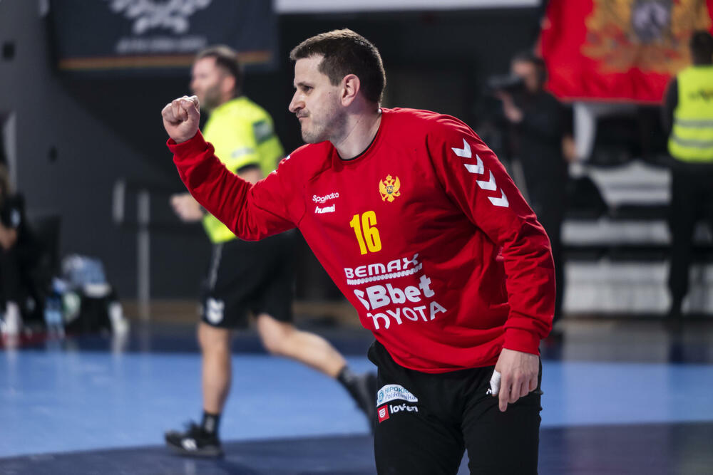 <p>Rukometaši Crne Gore i u drugom meču 2. runde kvalifikacija za Svjetsko prvenstvo bolji od Finske 30:26. U maju će se protiv Slovenije u dva meča baraža boriti za kartu koja vodi na Mundijal u Njemačku</p>