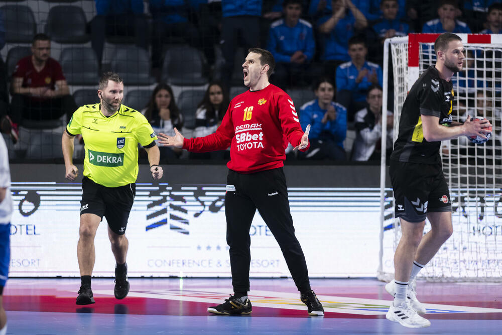 <p>Rukometaši Crne Gore i u drugom meču 2. runde kvalifikacija za Svjetsko prvenstvo bolji od Finske 30:26. U maju će se protiv Slovenije u dva meča baraža boriti za kartu koja vodi na Mundijal u Njemačku</p>