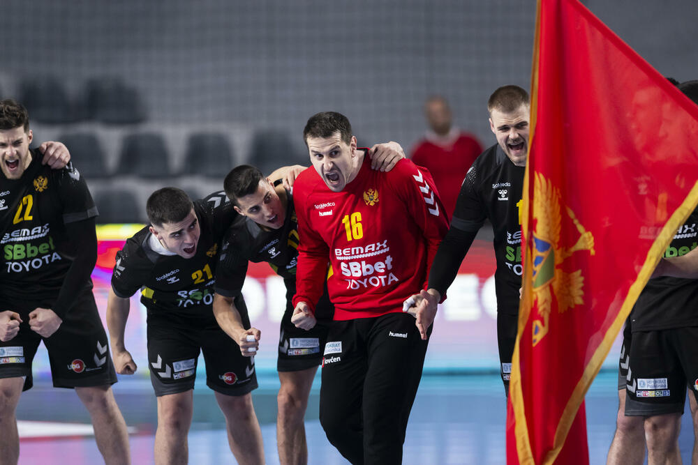 <p>Rukometaši Crne Gore i u drugom meču 2. runde kvalifikacija za Svjetsko prvenstvo bolji od Finske 30:26. U maju će se protiv Slovenije u dva meča baraža boriti za kartu koja vodi na Mundijal u Njemačku</p>