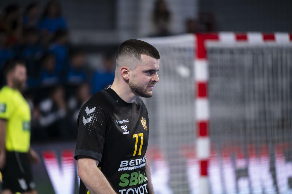 <p>Rukometaši Crne Gore i u drugom meču 2. runde kvalifikacija za Svjetsko prvenstvo bolji od Finske 30:26. U maju će se protiv Slovenije u dva meča baraža boriti za kartu koja vodi na Mundijal u Njemačku</p>