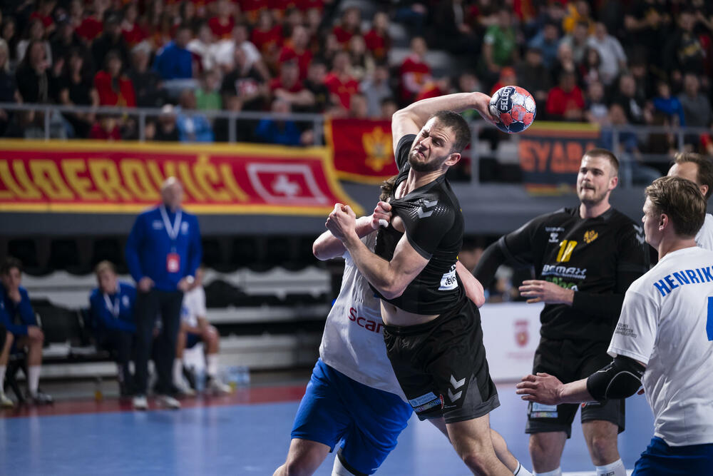 <p>Rukometaši Crne Gore i u drugom meču 2. runde kvalifikacija za Svjetsko prvenstvo bolji od Finske 30:26. U maju će se protiv Slovenije u dva meča baraža boriti za kartu koja vodi na Mundijal u Njemačku</p>