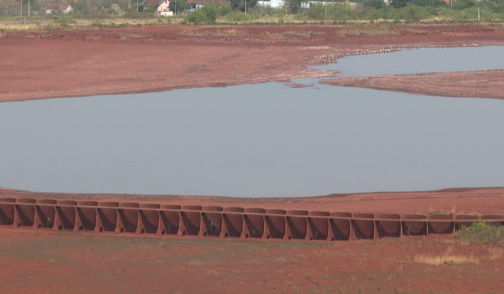 Vlasnik bazena crvenog mulja kaže da ga Vlada još nije...