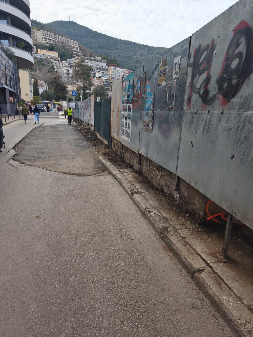 Počelo saniranje ulice nadomak Staroga grada u Budvi