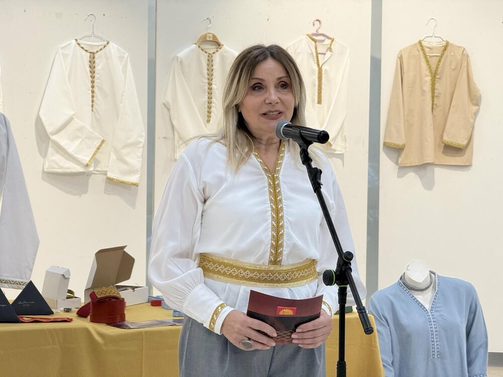 "Skrojeni i napravljeni iz srca": Otvorena izložba Udruženja...