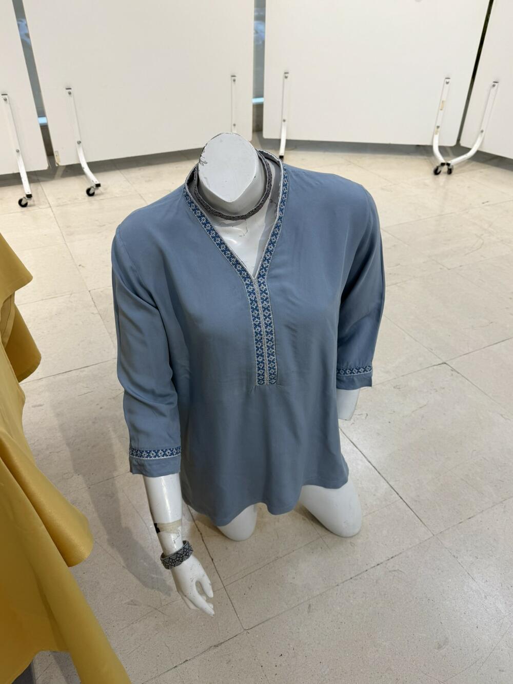 <p>Izložba košulja, koje su vezle žene Udruženja, predstavlja svečanu završnicu &bdquo;svega onoga što su namjeravali da urade tokom prošle godine&ldquo;, pojasnila je Aleksandra Nikolić, predsjednica Udruženja multiple skleroze Crne Gore</p>