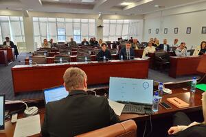 Opozicija sa troje predstavnika vlasti usvojila kritički izvještaj...