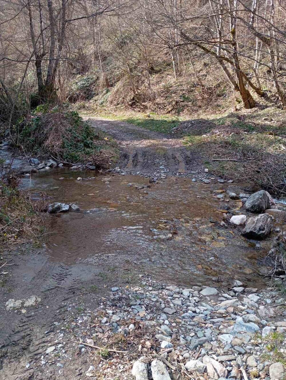 Mještani bjelopoljskog sela do kuća mogu jedino traktorima