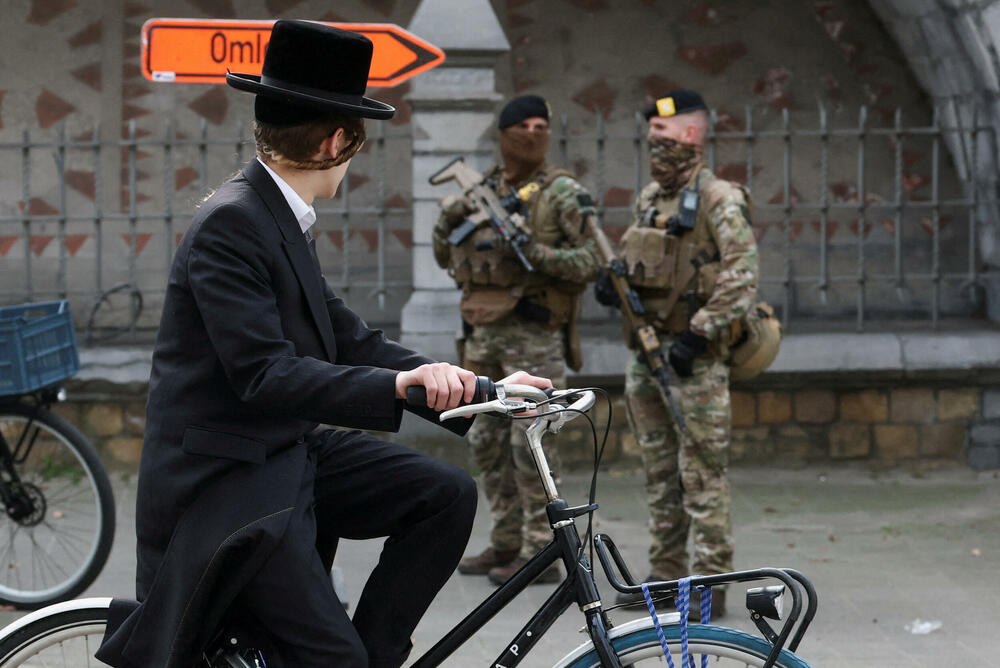 <p>U više evropskih zemalja izbijaju incidenti za koje se smatra da mogu da budu usmereni ka jevrejskim zajednicama u Velikoj Britaniji, Belgiji i Holandiji otkako su Sjedinjene Američke Države i Izrael napale Iran 28. februara, čime je pokrenut talas sukoba širom Bliskog istoka.</p>