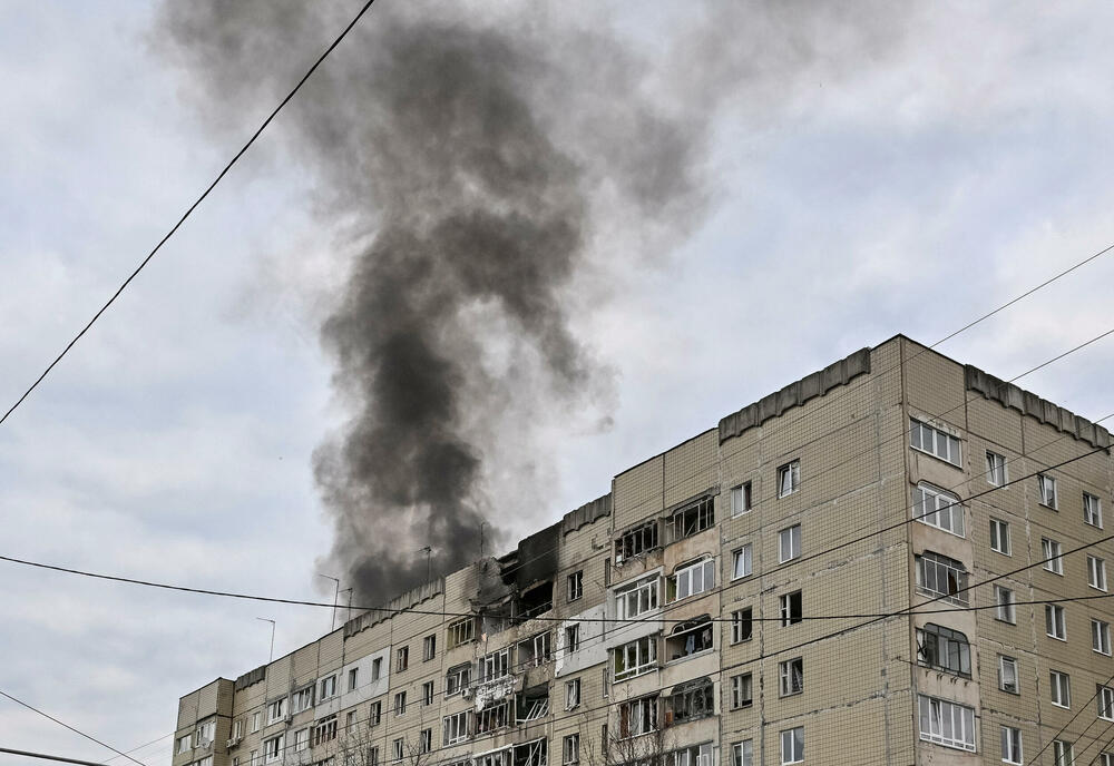 <p>Ukrajinski predsjednik Volodimir Zelenski, obraćajući se u svom noćnom video-obraćanju, rekao je da razmjere napada pokazuju da se na Rusiju mora izvršiti dodatni pritisak</p>