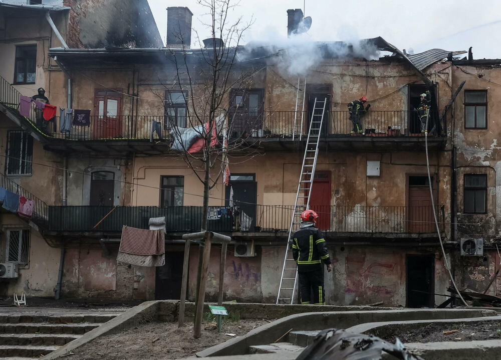 <p>Ukrajinski predsjednik Volodimir Zelenski, obraćajući se u svom noćnom video-obraćanju, rekao je da razmjere napada pokazuju da se na Rusiju mora izvršiti dodatni pritisak</p>