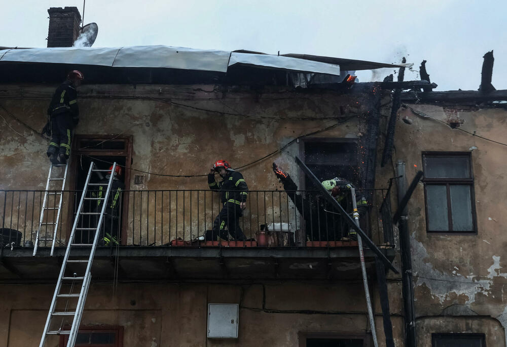 <p>Ukrajinski predsjednik Volodimir Zelenski, obraćajući se u svom noćnom video-obraćanju, rekao je da razmjere napada pokazuju da se na Rusiju mora izvršiti dodatni pritisak</p>
