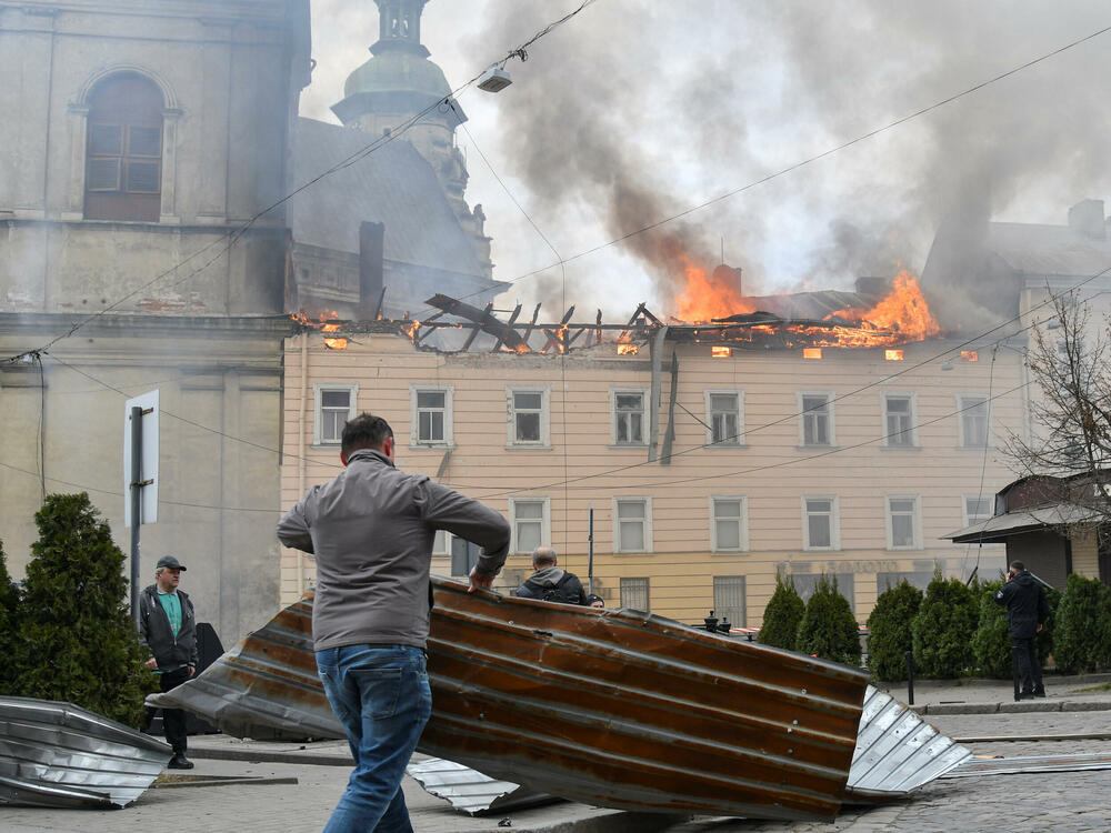 <p>Ukrajinski predsjednik Volodimir Zelenski, obraćajući se u svom noćnom video-obraćanju, rekao je da razmjere napada pokazuju da se na Rusiju mora izvršiti dodatni pritisak</p>