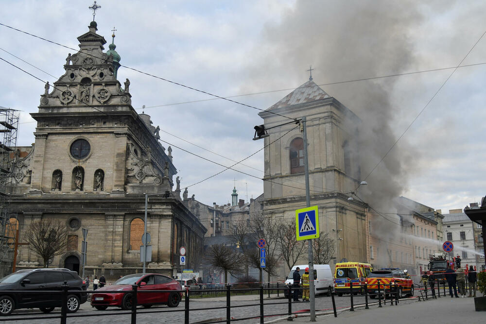 <p>Ukrajinski predsjednik Volodimir Zelenski, obraćajući se u svom noćnom video-obraćanju, rekao je da razmjere napada pokazuju da se na Rusiju mora izvršiti dodatni pritisak</p>
