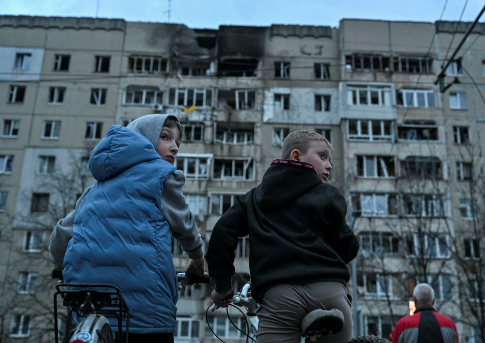 <p>Ukrajinski predsjednik Volodimir Zelenski, obraćajući se u svom noćnom video-obraćanju, rekao je da razmjere napada pokazuju da se na Rusiju mora izvršiti dodatni pritisak</p>