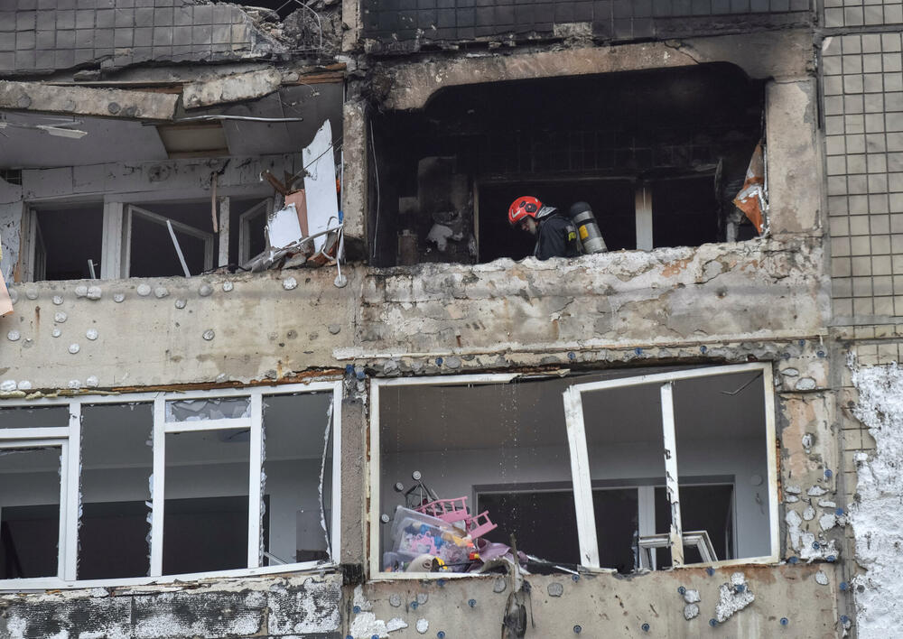 <p>Ukrajinski predsjednik Volodimir Zelenski, obraćajući se u svom noćnom video-obraćanju, rekao je da razmjere napada pokazuju da se na Rusiju mora izvršiti dodatni pritisak</p>