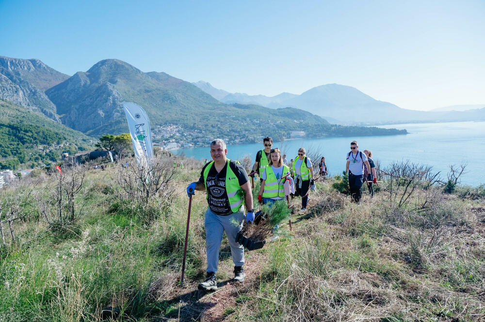 <p><em>Pored akcija sadnje, projekat će i ove godine uključiti edukativne aktivnosti sa djecom i mladima o očuvanju šuma i prevenciji požara, nastavljajući program koji okuplja veliki broj učenika i volontera širom zemlje.</em></p>