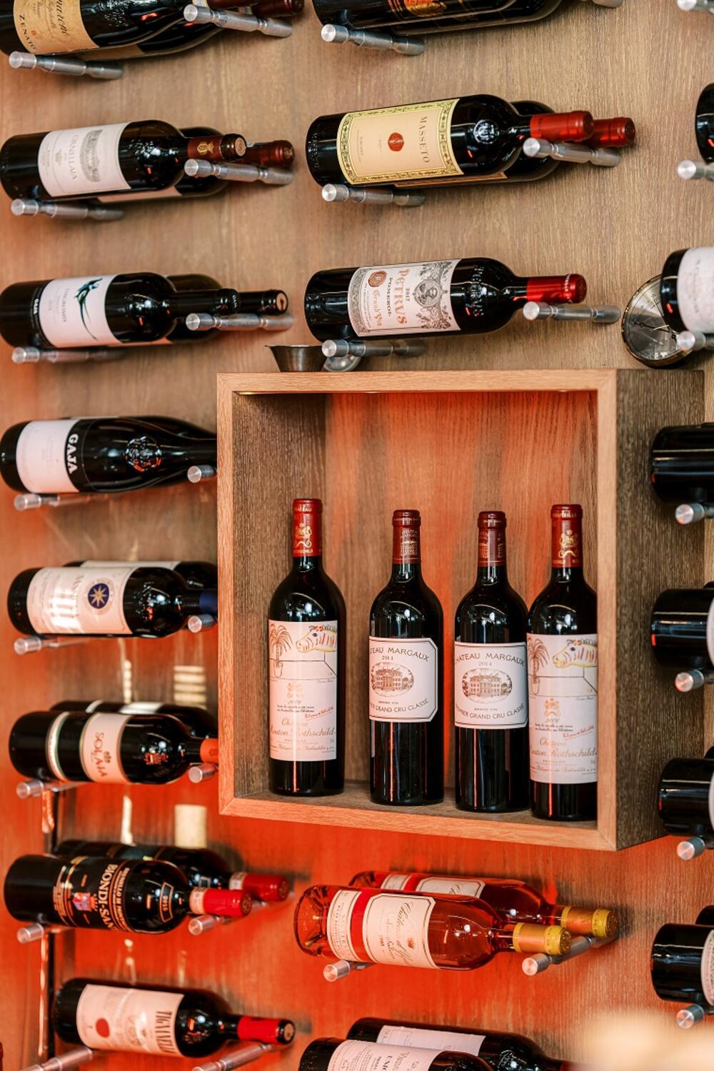 <p><em>Sa dolaskom proljeća, imate savršen razlog da se vratite omiljenim trenucima uz more.</em><a href="https://www.dukleyhotels.com/me/restorani/dukley-seafront-restoran"><em> Dukley Seafront Restaurant</em></a><em> 1. aprila ponovo otvara vrata i započinje novu sezonu, donoseći osvježeni gastronomski pravac koji dodatno učvršćuje njegovu reputaciju jednog od najupečatljivijih restorana na budvanskoj rivijeri.</em></p>