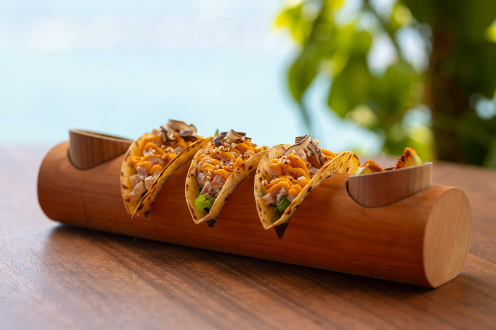 <p><em>Sa dolaskom proljeća, imate savršen razlog da se vratite omiljenim trenucima uz more.</em><a href="https://www.dukleyhotels.com/me/restorani/dukley-seafront-restoran"><em> Dukley Seafront Restaurant</em></a><em> 1. aprila ponovo otvara vrata i započinje novu sezonu, donoseći osvježeni gastronomski pravac koji dodatno učvršćuje njegovu reputaciju jednog od najupečatljivijih restorana na budvanskoj rivijeri.</em></p>