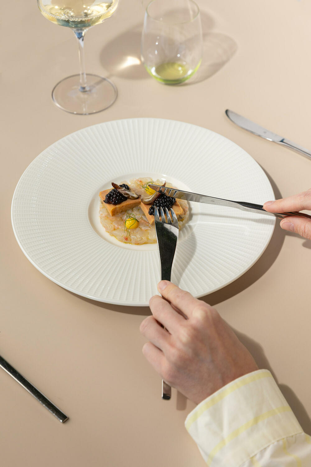 <p><em>Sa dolaskom proljeća, imate savršen razlog da se vratite omiljenim trenucima uz more.</em><a href="https://www.dukleyhotels.com/me/restorani/dukley-seafront-restoran"><em> Dukley Seafront Restaurant</em></a><em> 1. aprila ponovo otvara vrata i započinje novu sezonu, donoseći osvježeni gastronomski pravac koji dodatno učvršćuje njegovu reputaciju jednog od najupečatljivijih restorana na budvanskoj rivijeri.</em></p>