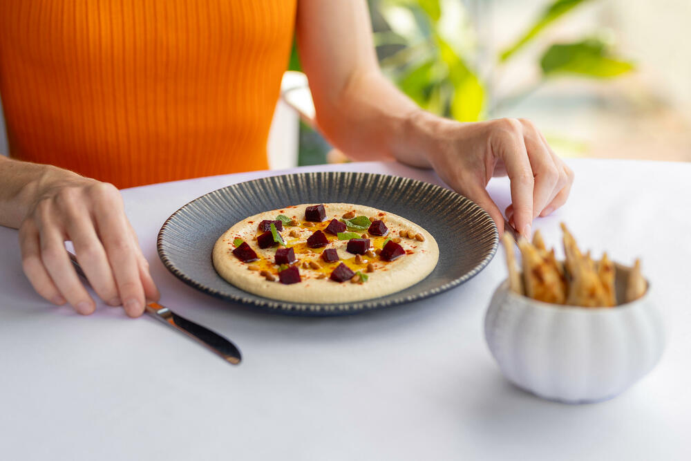 <p><em>Sa dolaskom proljeća, imate savršen razlog da se vratite omiljenim trenucima uz more.</em><a href="https://www.dukleyhotels.com/me/restorani/dukley-seafront-restoran"><em> Dukley Seafront Restaurant</em></a><em> 1. aprila ponovo otvara vrata i započinje novu sezonu, donoseći osvježeni gastronomski pravac koji dodatno učvršćuje njegovu reputaciju jednog od najupečatljivijih restorana na budvanskoj rivijeri.</em></p>