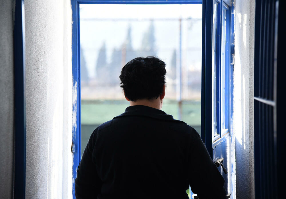 Bračni par priveden na kapiji zatvora, u robi koju su donijeli...