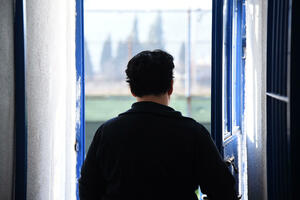 Bračni par priveden na kapiji zatvora, u robi koju su donijeli...