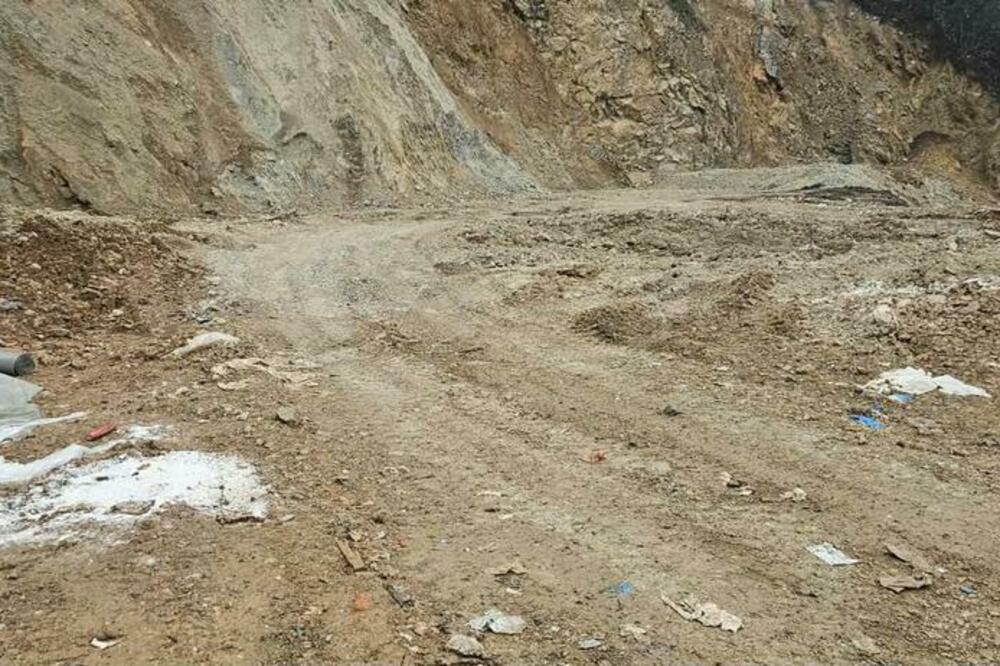 Mjesto gdje je zakopana uginula živina, Foto: Euromost