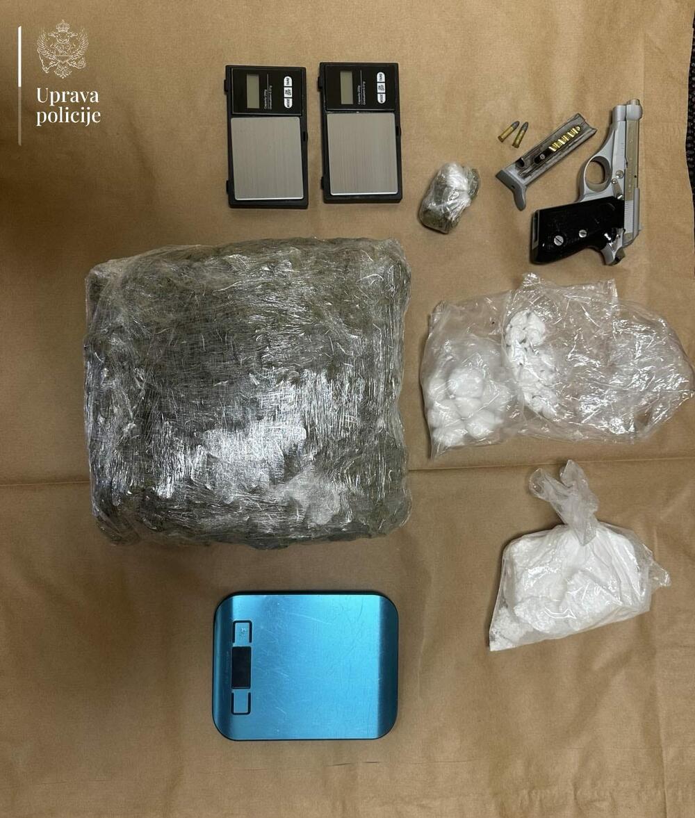 <p>U saopštenju Uprave policije se navodi da je M.P. uhapšen zbog sumnje da je počinio krivično djelo neovlašćena proizvodnja, držanje i stavljanje u promet opojnih droga</p>